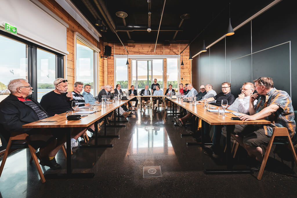 Kokoustila Kuopion Saanassa.