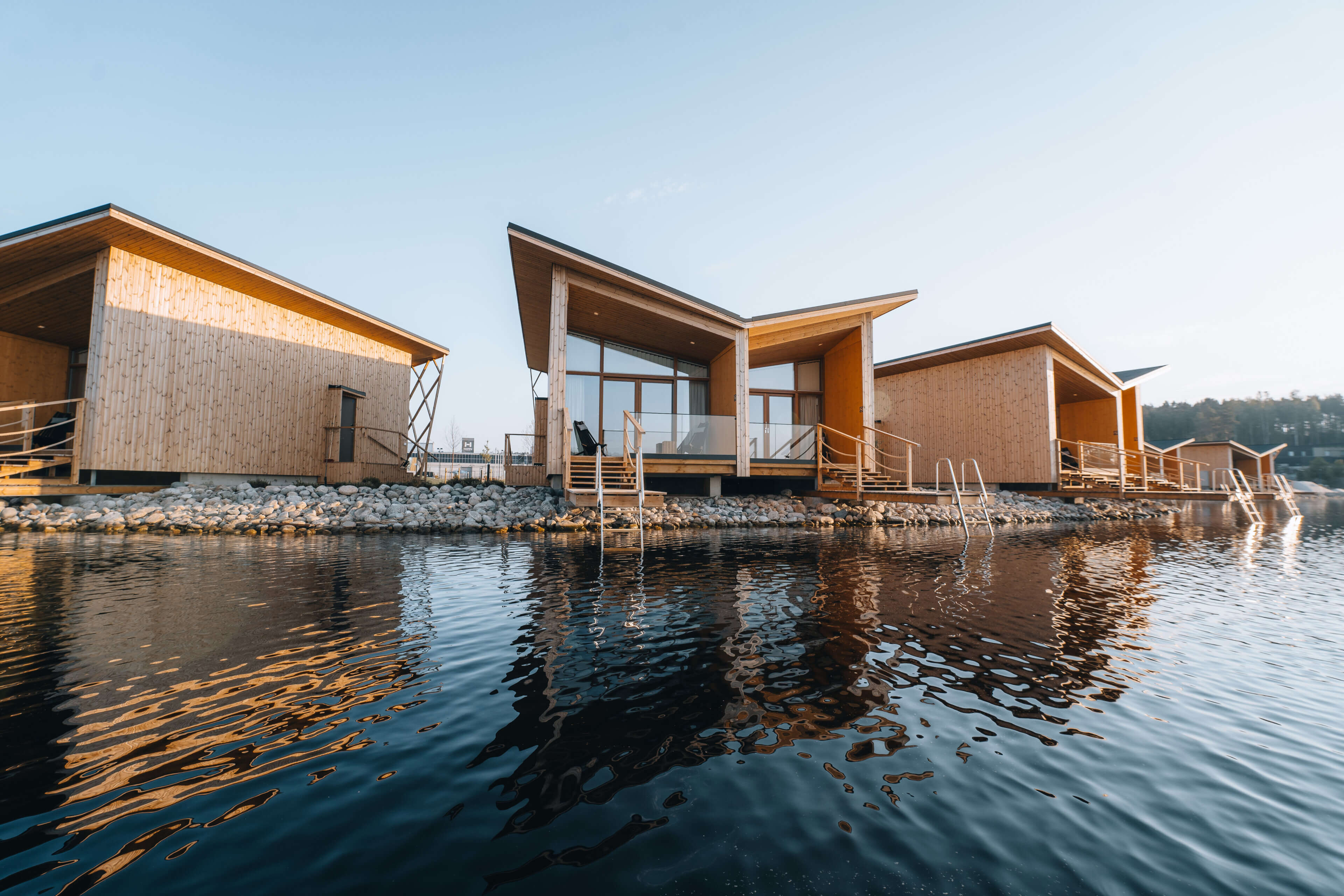 Bella Lake Resort järvisviitti Kuopiossa järveltä päin kuvattuna